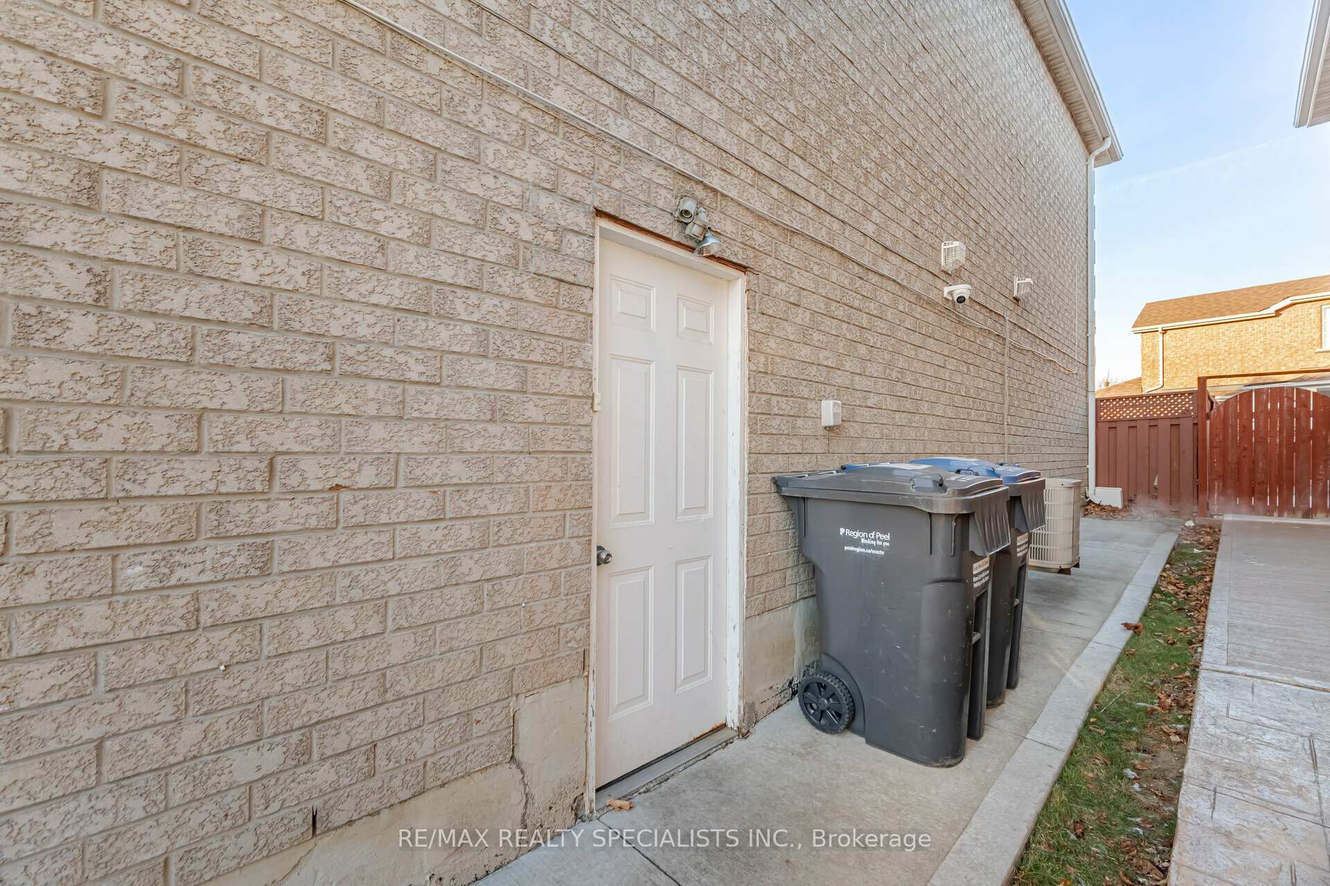 Photo 20 of 44 Black Forest Drive, Brampton, Sandringham-Wellington — HOMEH