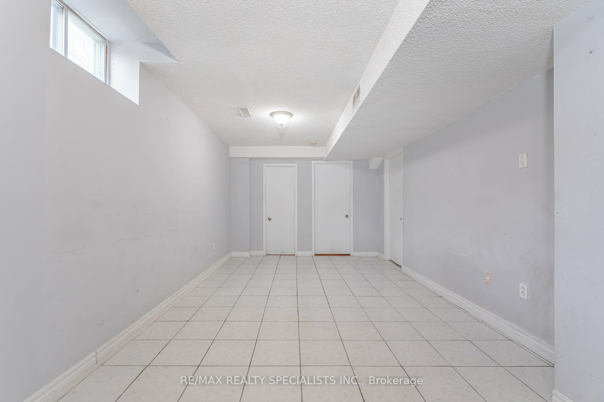 Photo 21 of 44 Black Forest Drive, Brampton, Sandringham-Wellington — HOMEH