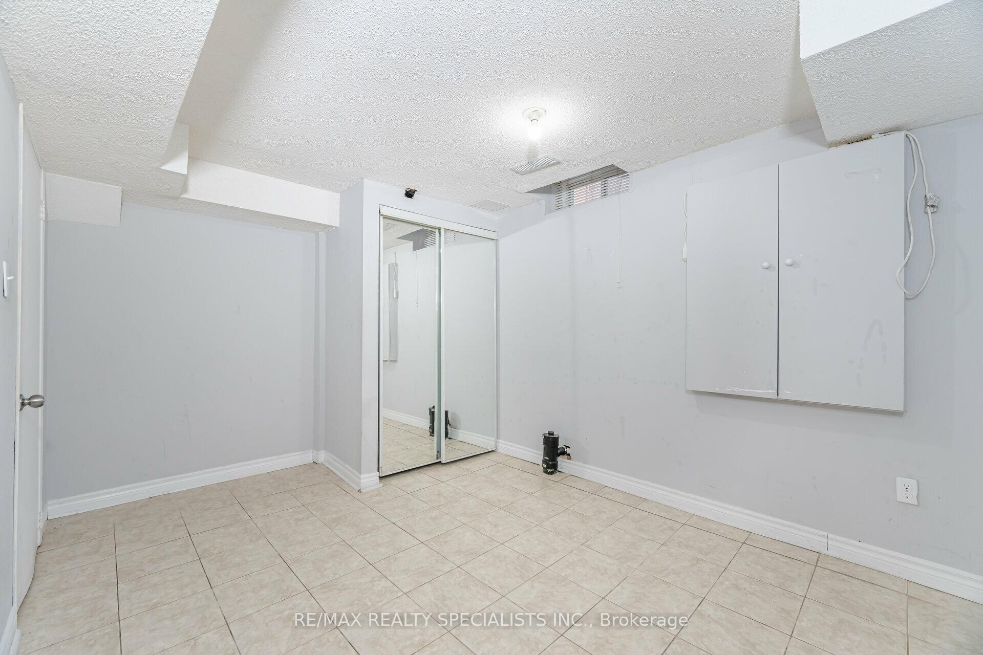 Photo 22 of 44 Black Forest Drive, Brampton, Sandringham-Wellington — HOMEH