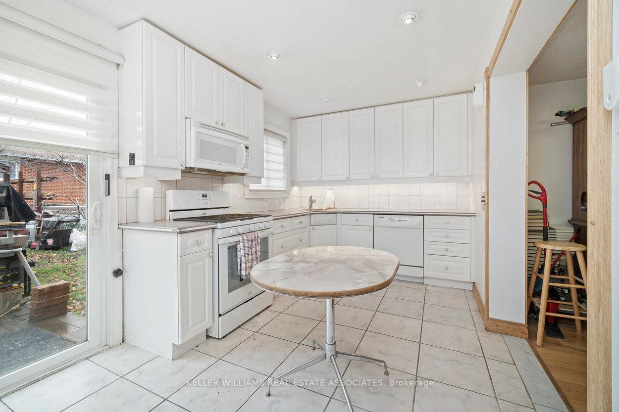 Photo 7 of 21 Wright Street, Brampton, Brampton North — HOMEH