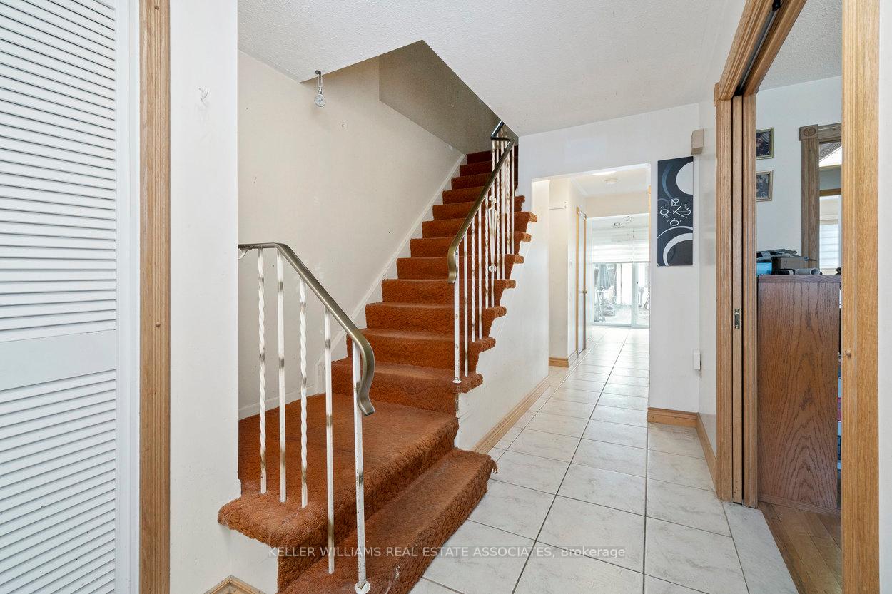 Photo 10 of 21 Wright Street, Brampton, Brampton North — HOMEH