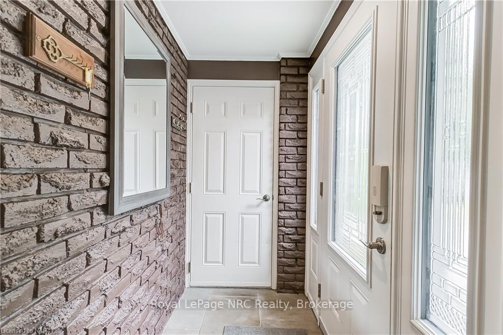 Photo 3 of 33 Cambria Drive, St. Catharines, Port Dalhousie — HOMEH