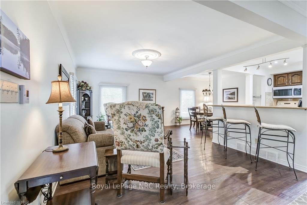 Photo 4 of 33 Cambria Drive, St. Catharines, Port Dalhousie — HOMEH