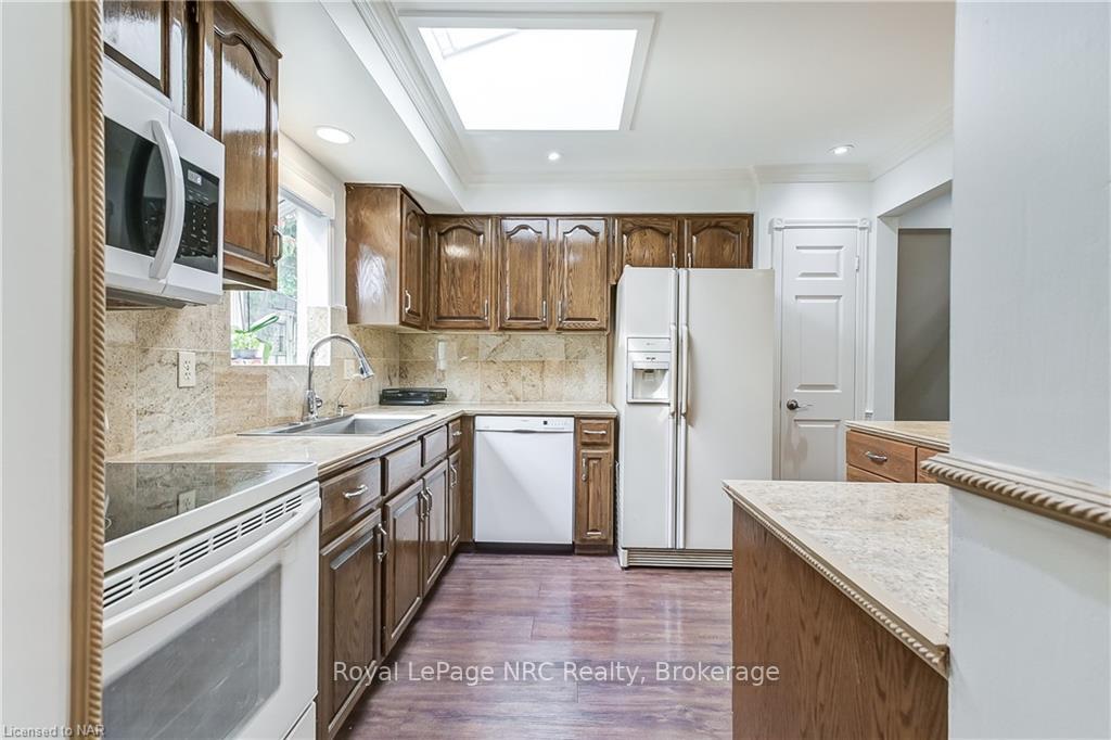 Photo 9 of 33 Cambria Drive, St. Catharines, Port Dalhousie — HOMEH