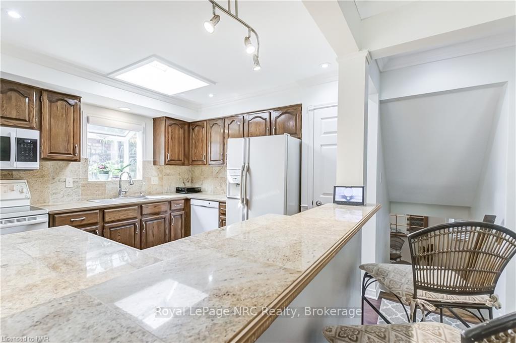 Photo 10 of 33 Cambria Drive, St. Catharines, Port Dalhousie — HOMEH