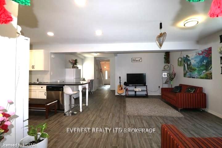Photo 8 of 45 St Catharine Street, St. Thomas — HOMEH