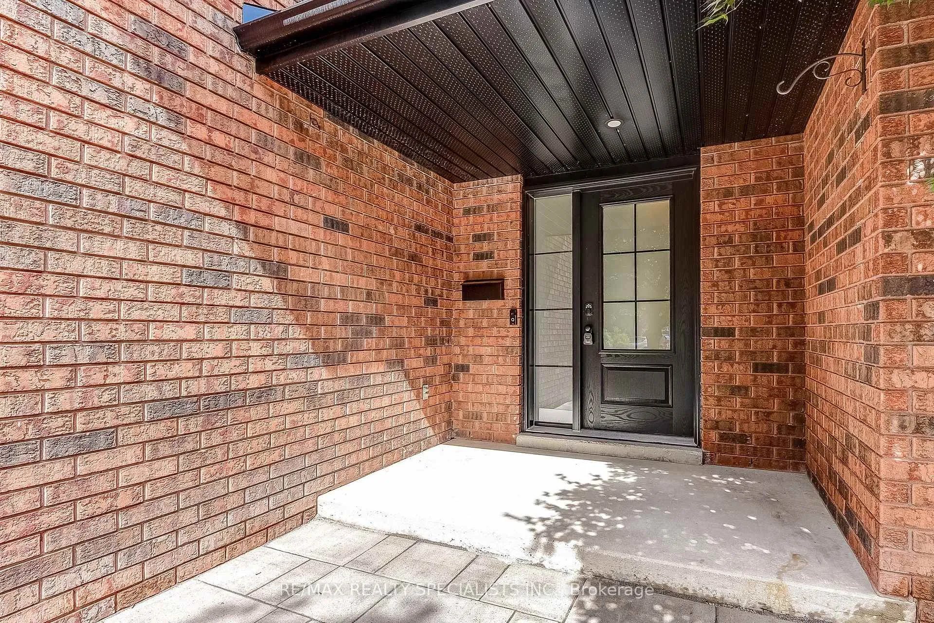 Photo 2 of 40 Kevin Crescent, Essa, Thornton — HOMEH