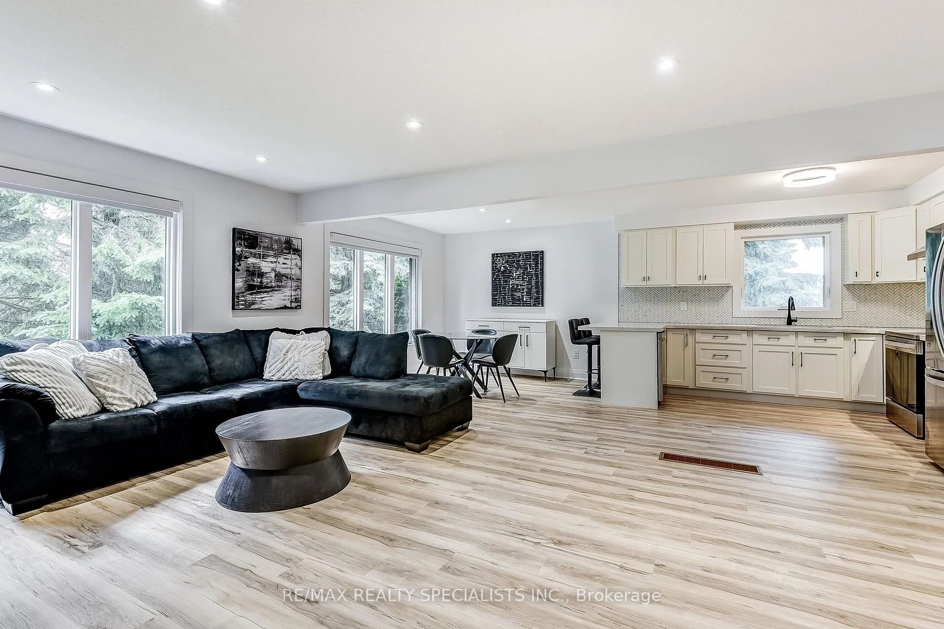 Photo 12 of 40 Kevin Crescent, Essa, Thornton — HOMEH
