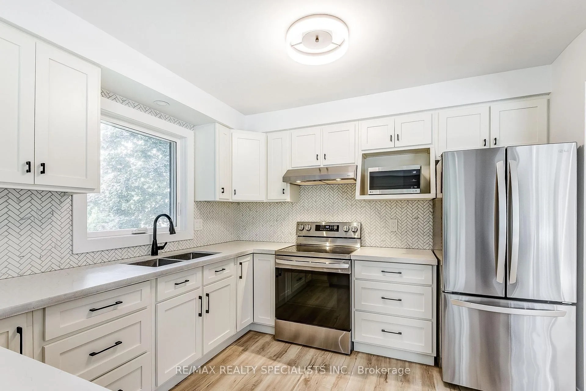 Photo 17 of 40 Kevin Crescent, Essa, Thornton — HOMEH