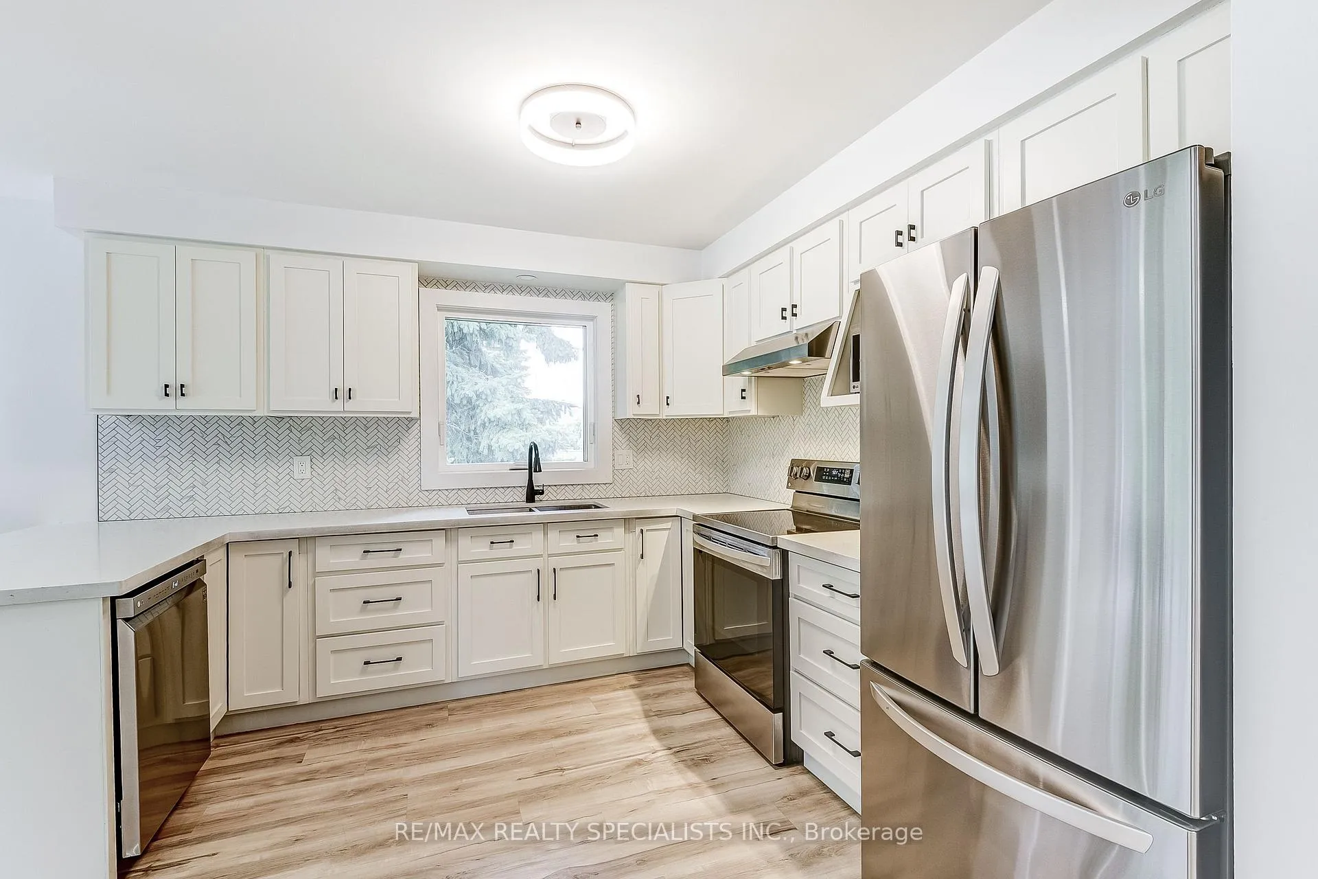 Photo 18 of 40 Kevin Crescent, Essa, Thornton — HOMEH