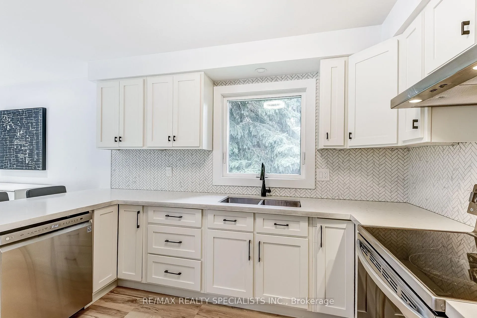 Photo 19 of 40 Kevin Crescent, Essa, Thornton — HOMEH