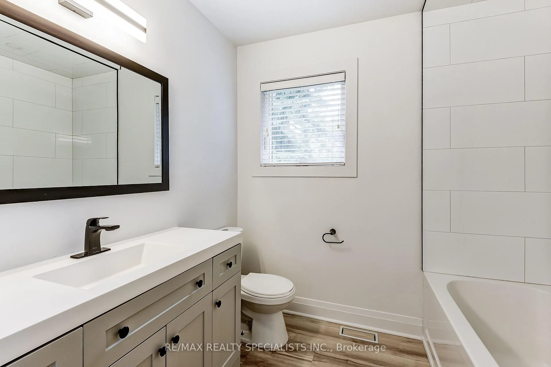 Photo 28 of 40 Kevin Crescent, Essa, Thornton — HOMEH