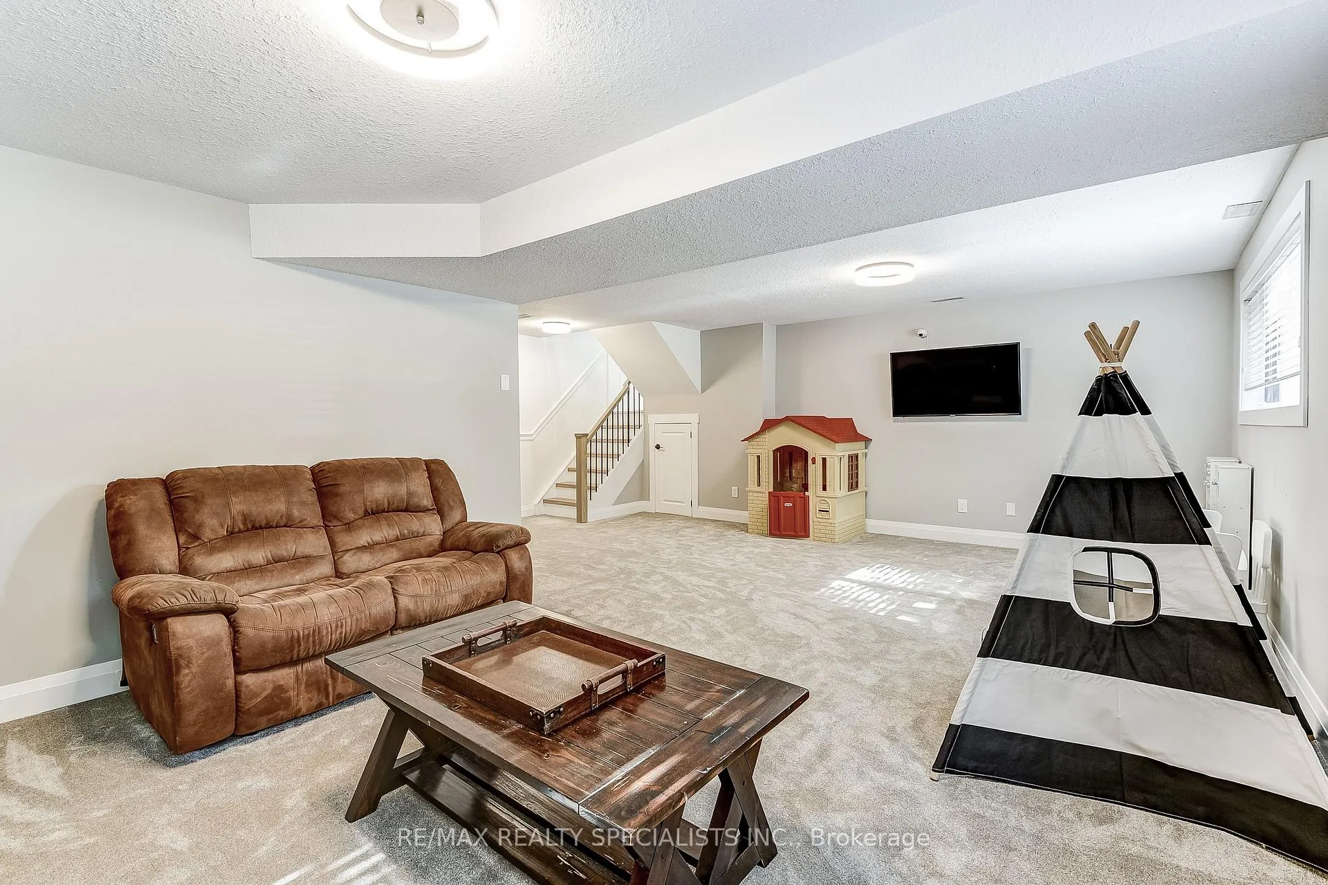 Photo 35 of 40 Kevin Crescent, Essa, Thornton — HOMEH