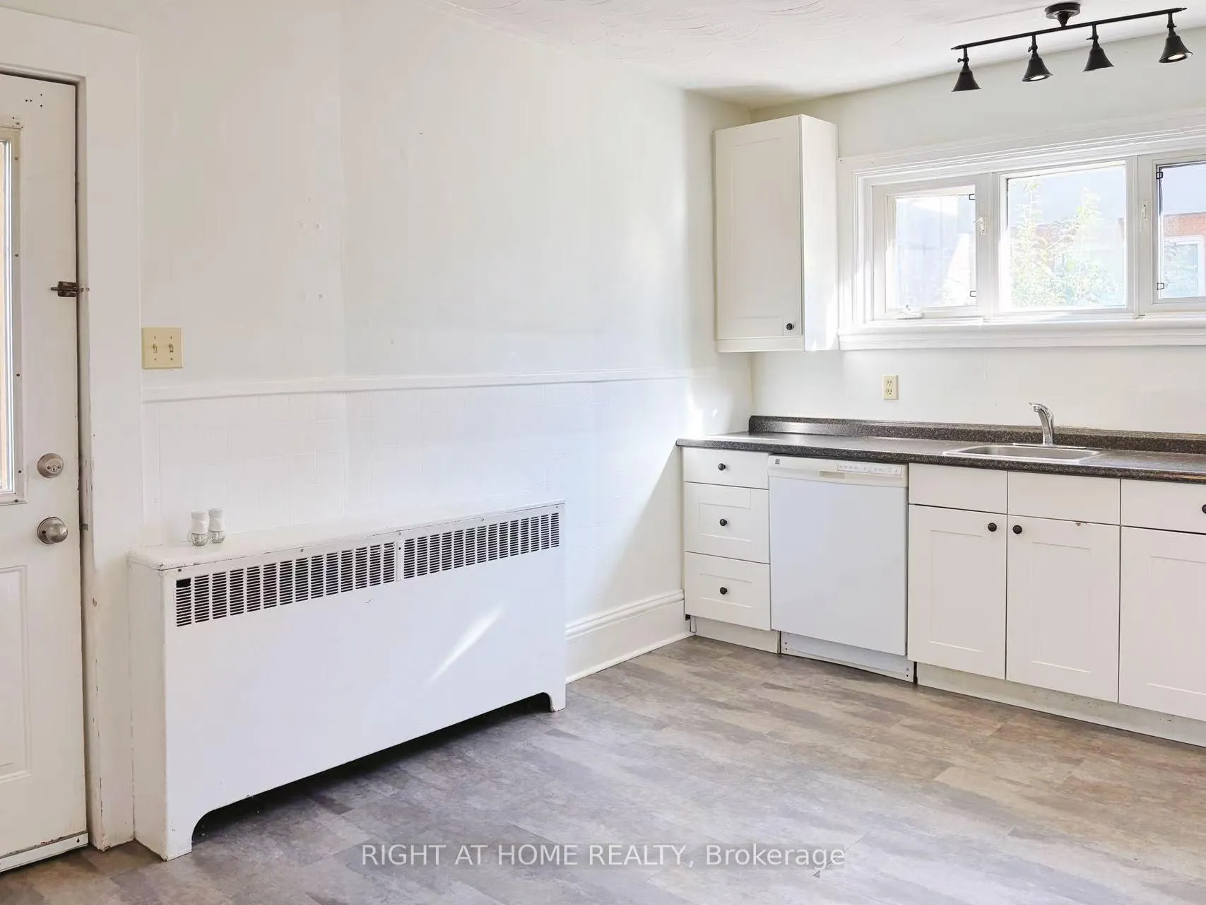 Photo 3 of Unit 1, 367 Dominion Avenue, Ottawa, Westboro West — HOMEH