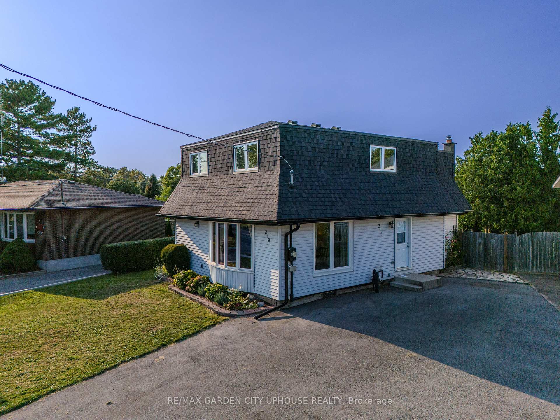Photo 2 of 219 Lakeshore Road, St. Catharines, Lakeshore — HOMEH