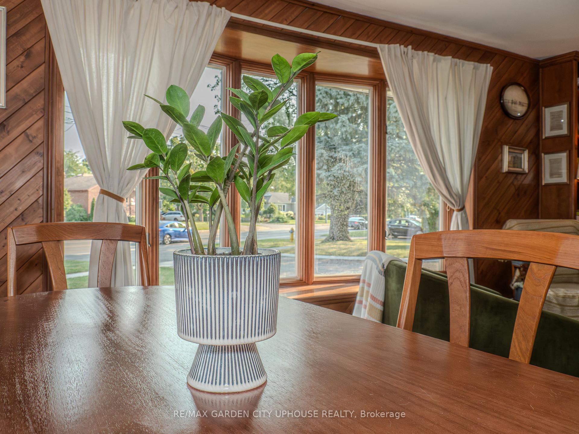 Photo 8 of 219 Lakeshore Road, St. Catharines, Lakeshore — HOMEH