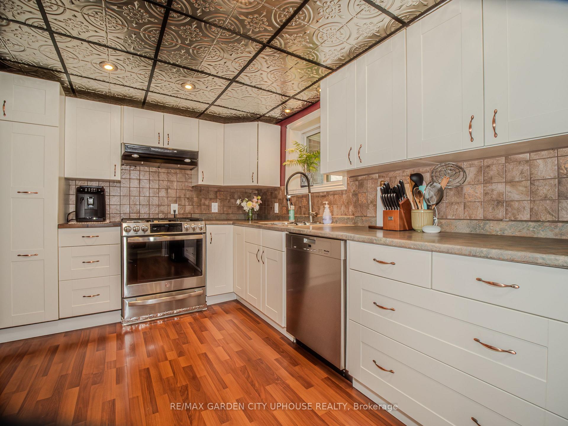 Photo 9 of 219 Lakeshore Road, St. Catharines, Lakeshore — HOMEH