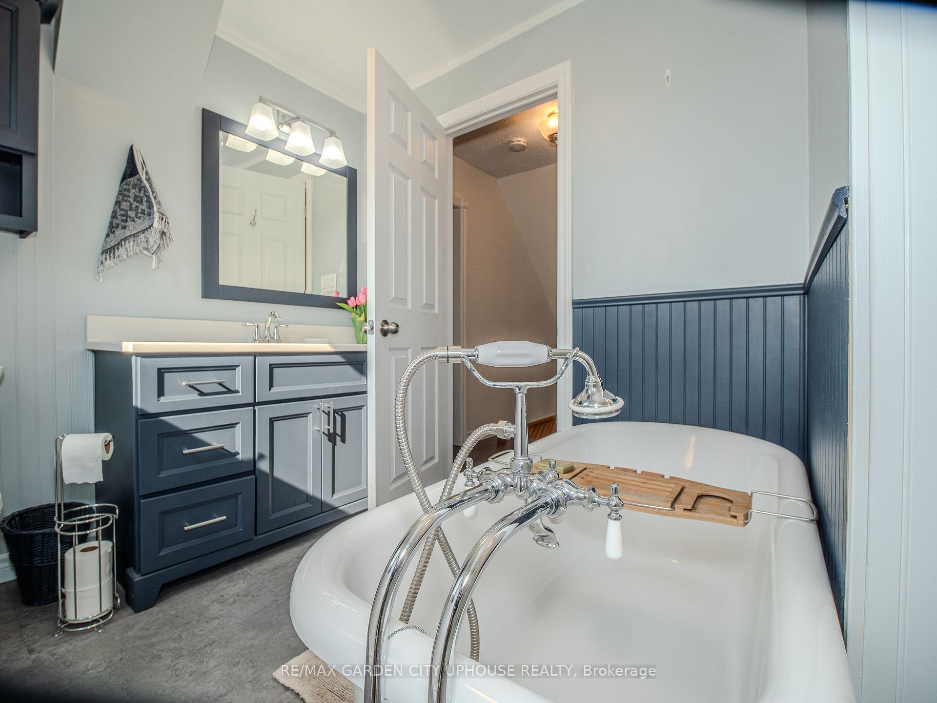 Photo 15 of 219 Lakeshore Road, St. Catharines, Lakeshore — HOMEH