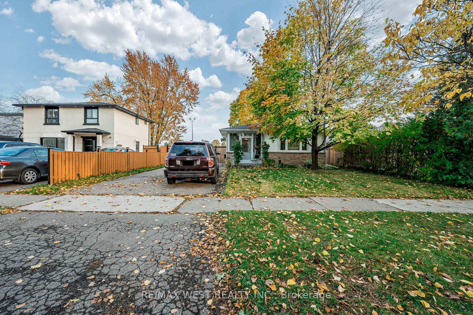 Photo 1 of 33 Herkley Drive, Brampton, Madoc — HOMEH