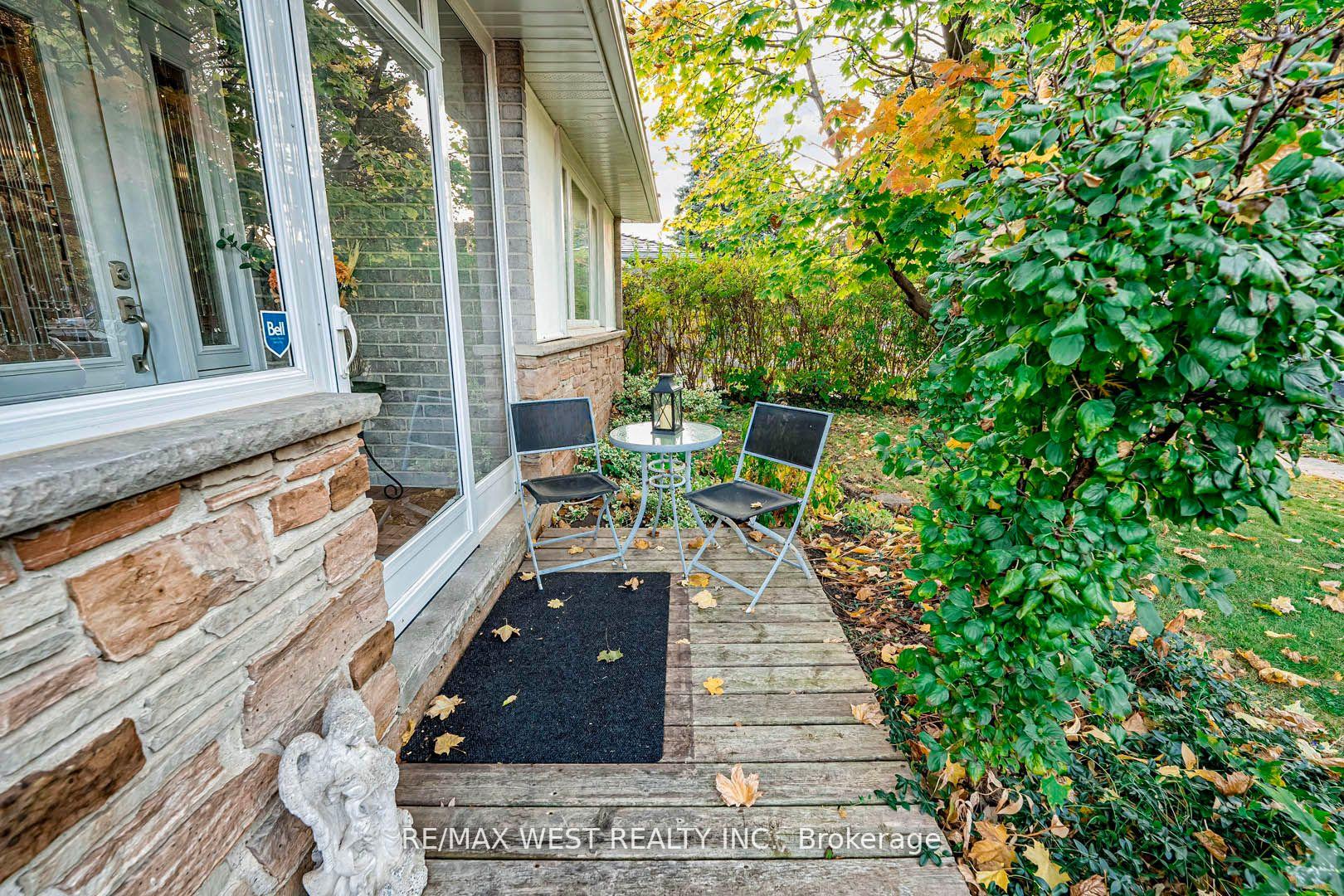Photo 6 of 33 Herkley Drive, Brampton, Madoc — HOMEH