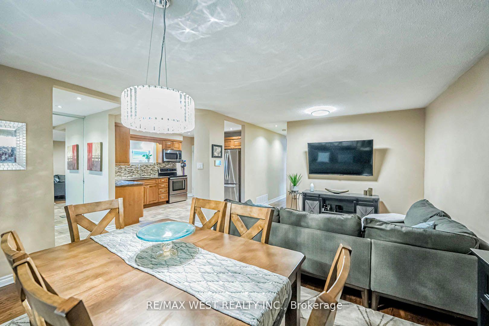 Photo 10 of 33 Herkley Drive, Brampton, Madoc — HOMEH
