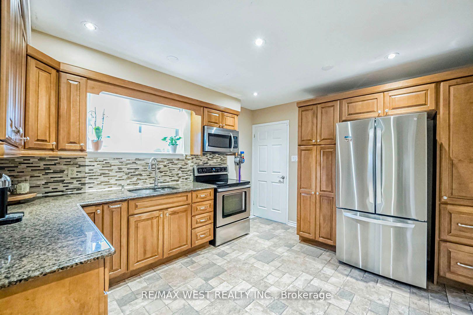 Photo 13 of 33 Herkley Drive, Brampton, Madoc — HOMEH