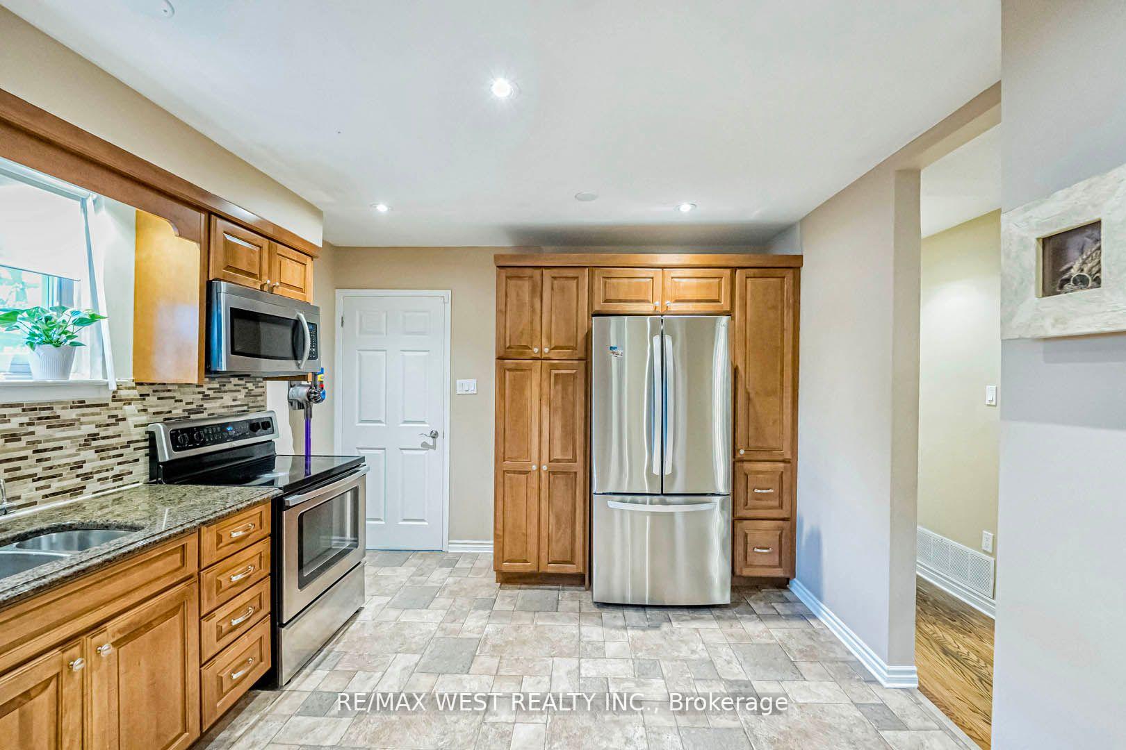 Photo 15 of 33 Herkley Drive, Brampton, Madoc — HOMEH