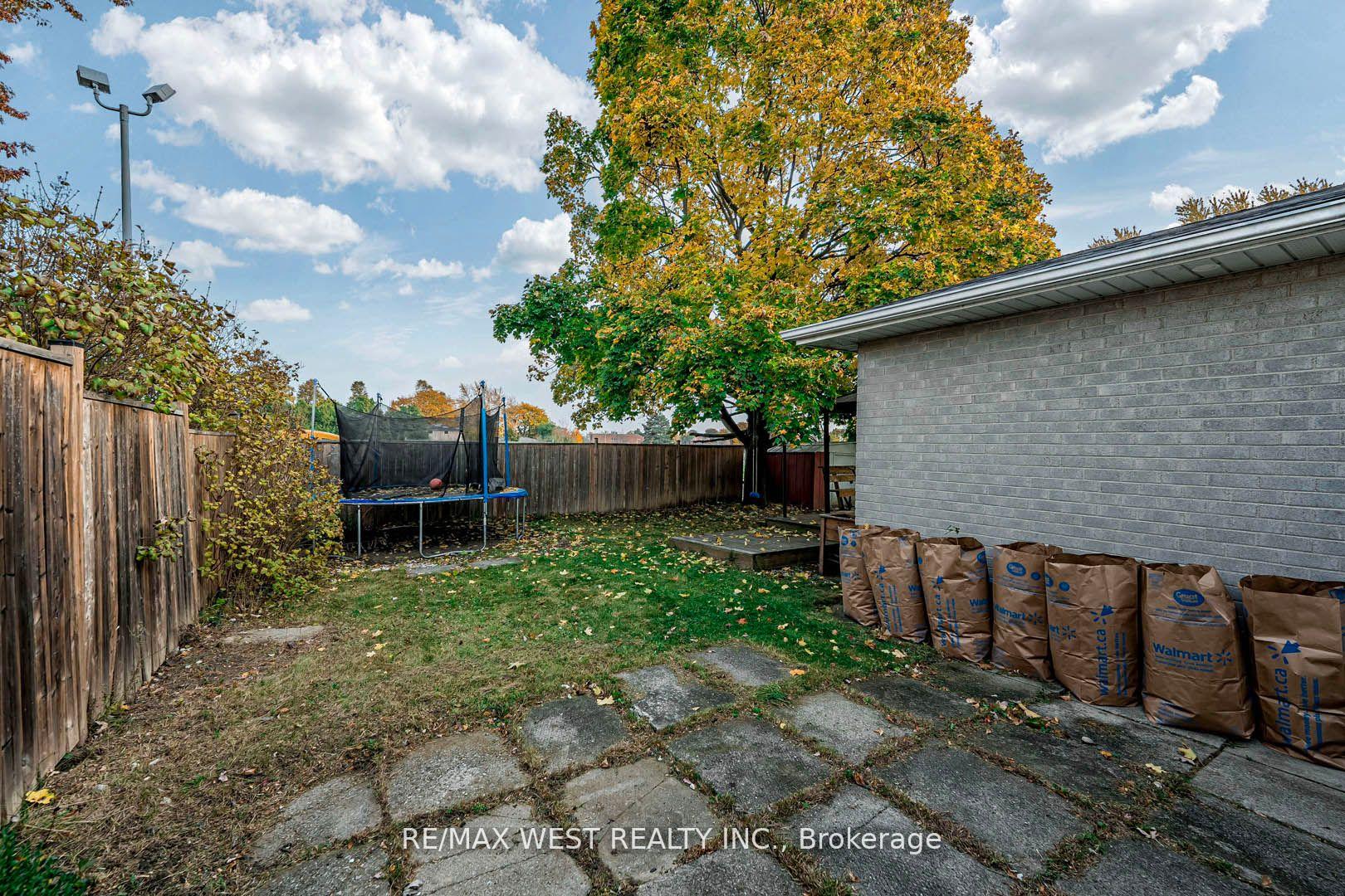 Photo 35 of 33 Herkley Drive, Brampton, Madoc — HOMEH