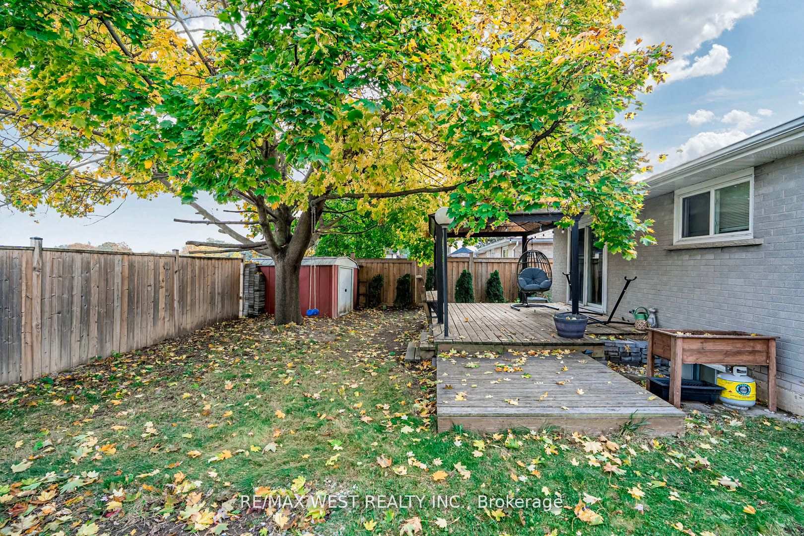 Photo 37 of 33 Herkley Drive, Brampton, Madoc — HOMEH