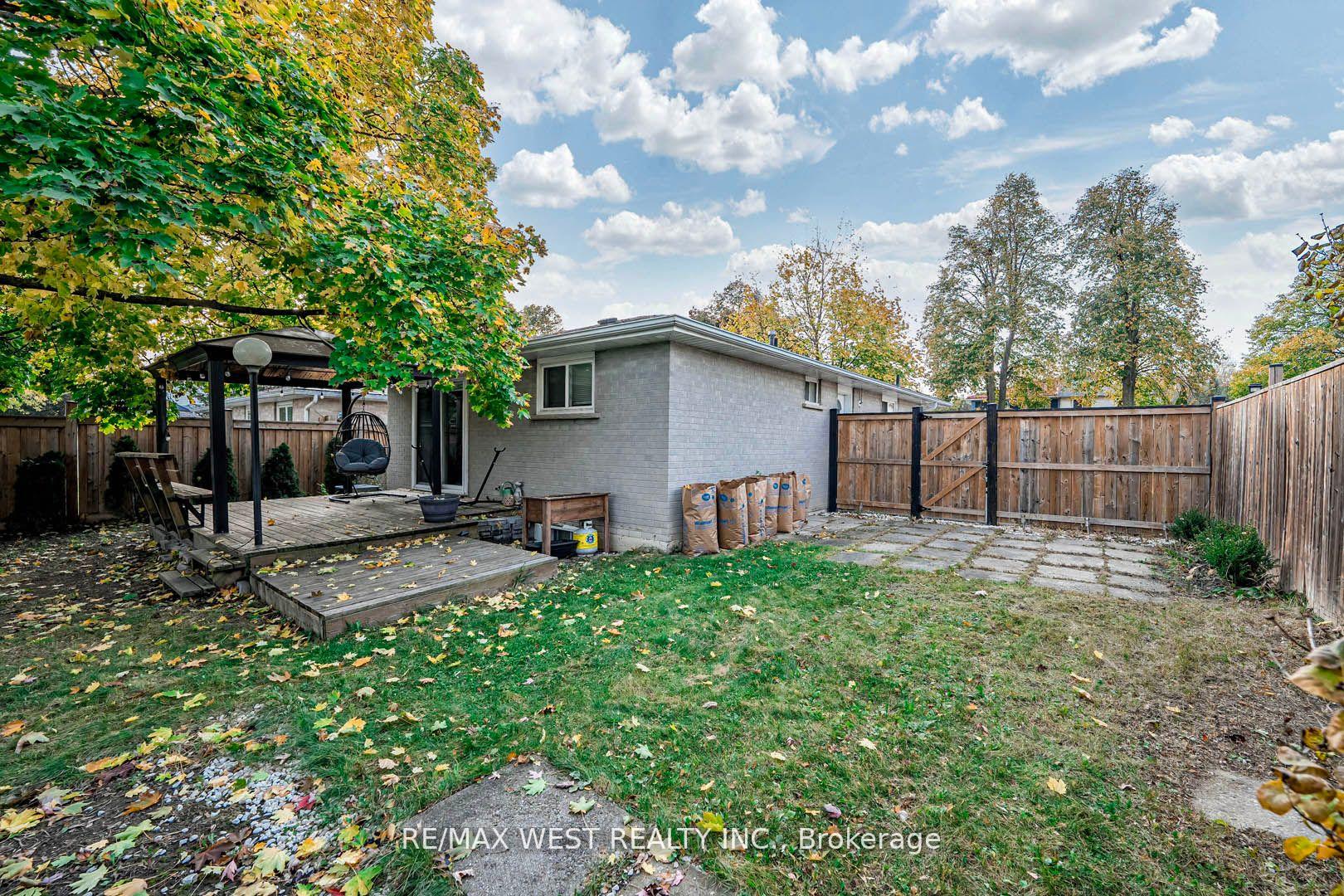 Photo 38 of 33 Herkley Drive, Brampton, Madoc — HOMEH