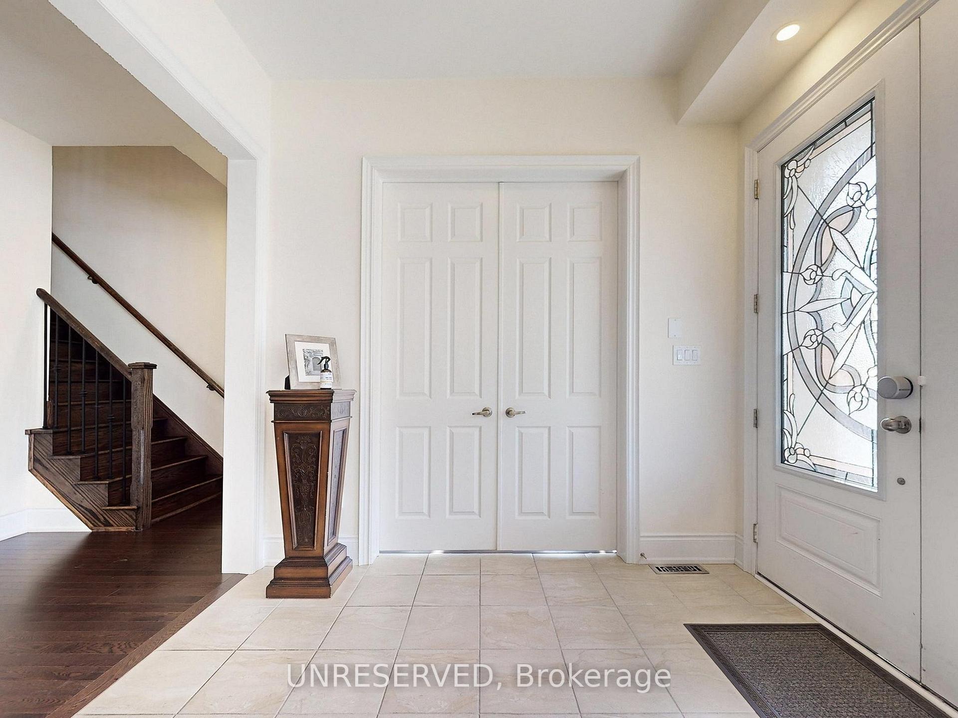 Photo 5 of 39 Trail Rider Drive, Brampton, Toronto Gore Rural Estate — HOMEH