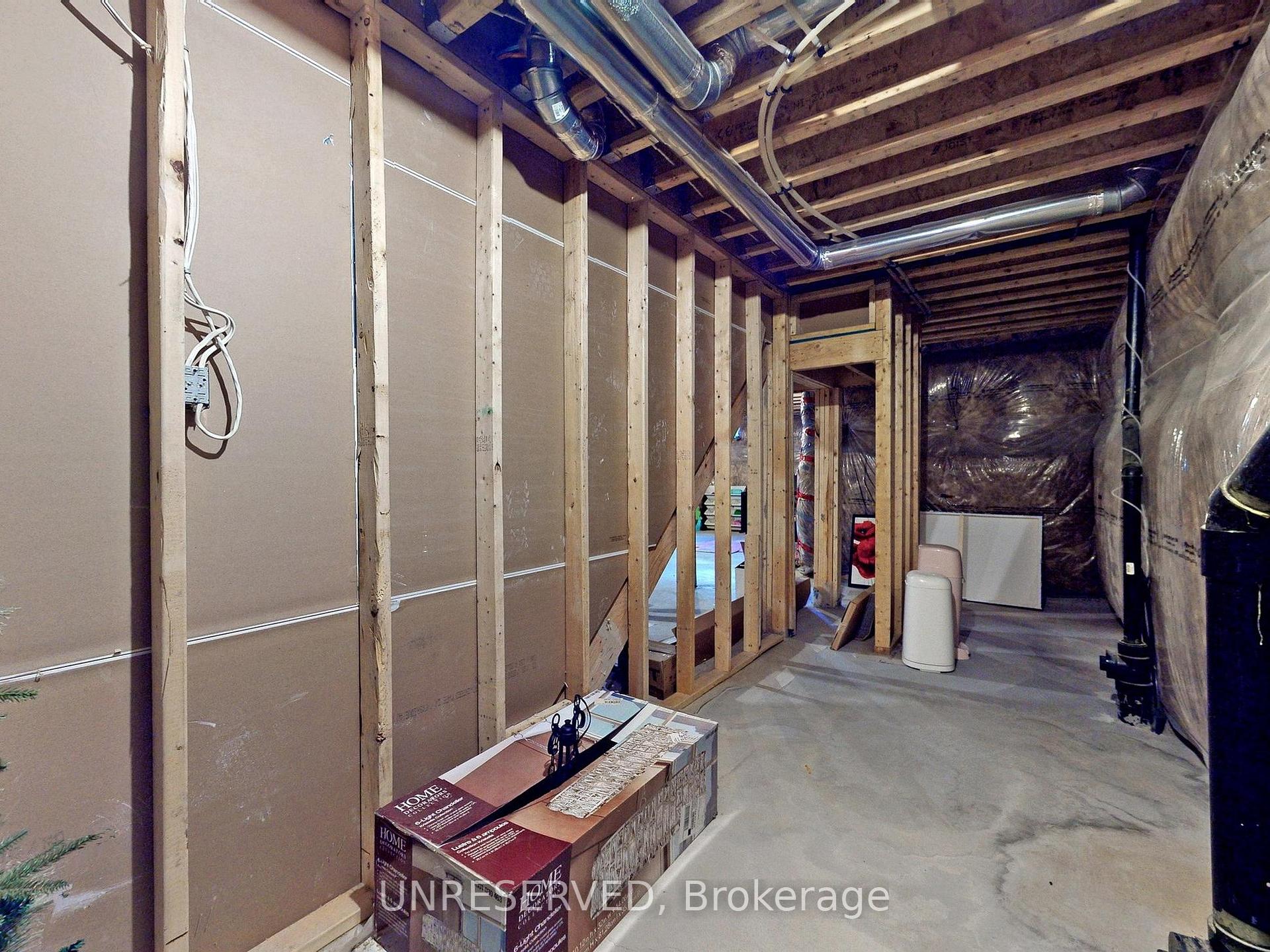Photo 56 of 39 Trail Rider Drive, Brampton, Toronto Gore Rural Estate — HOMEH