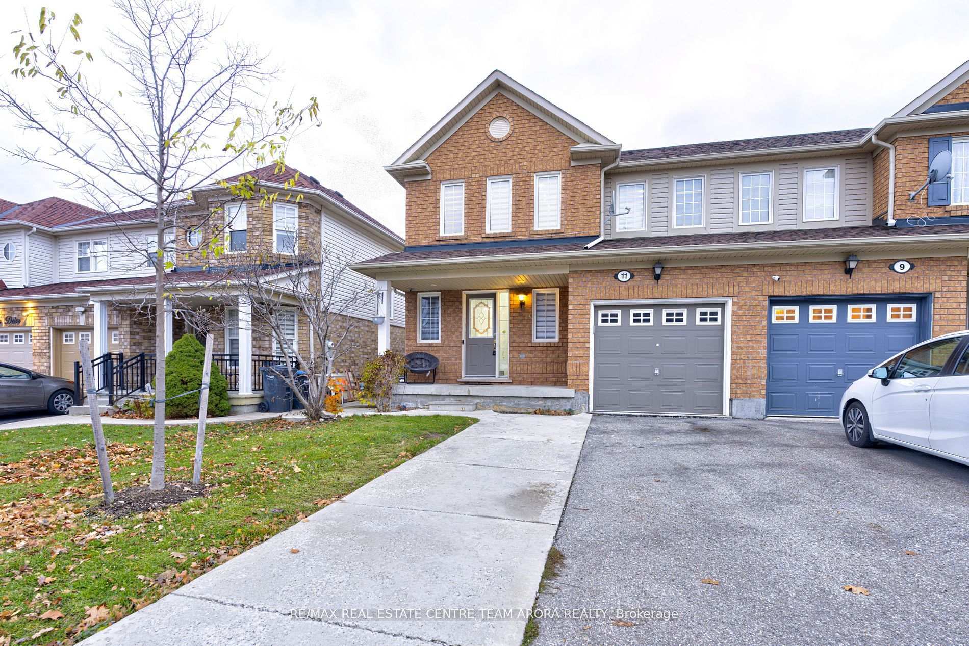 Photo 2 of 11 Jessop Drive, Brampton, Fletcher's Meadow — HOMEH