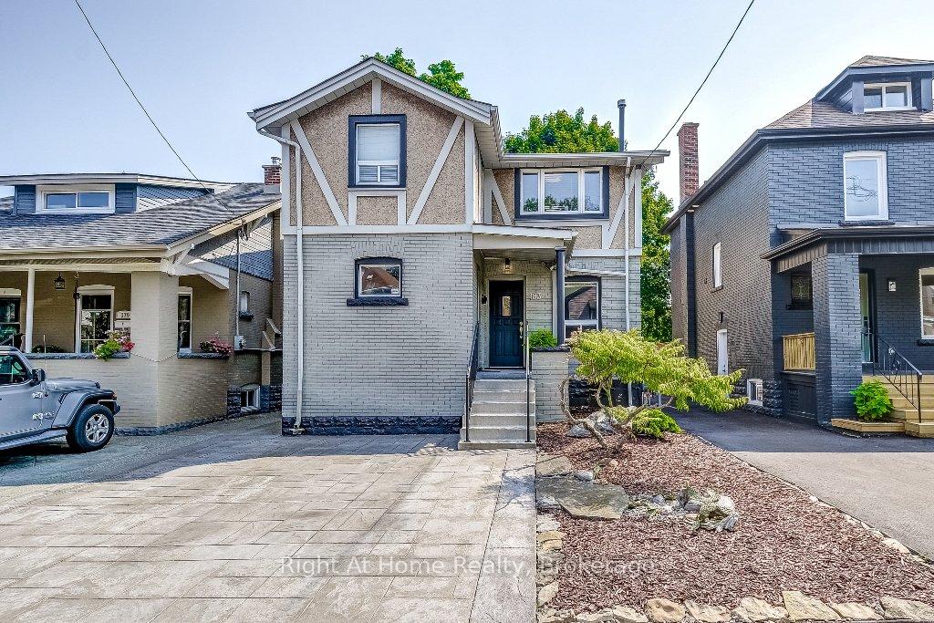 Front of 183 Rosslyn Avenue S