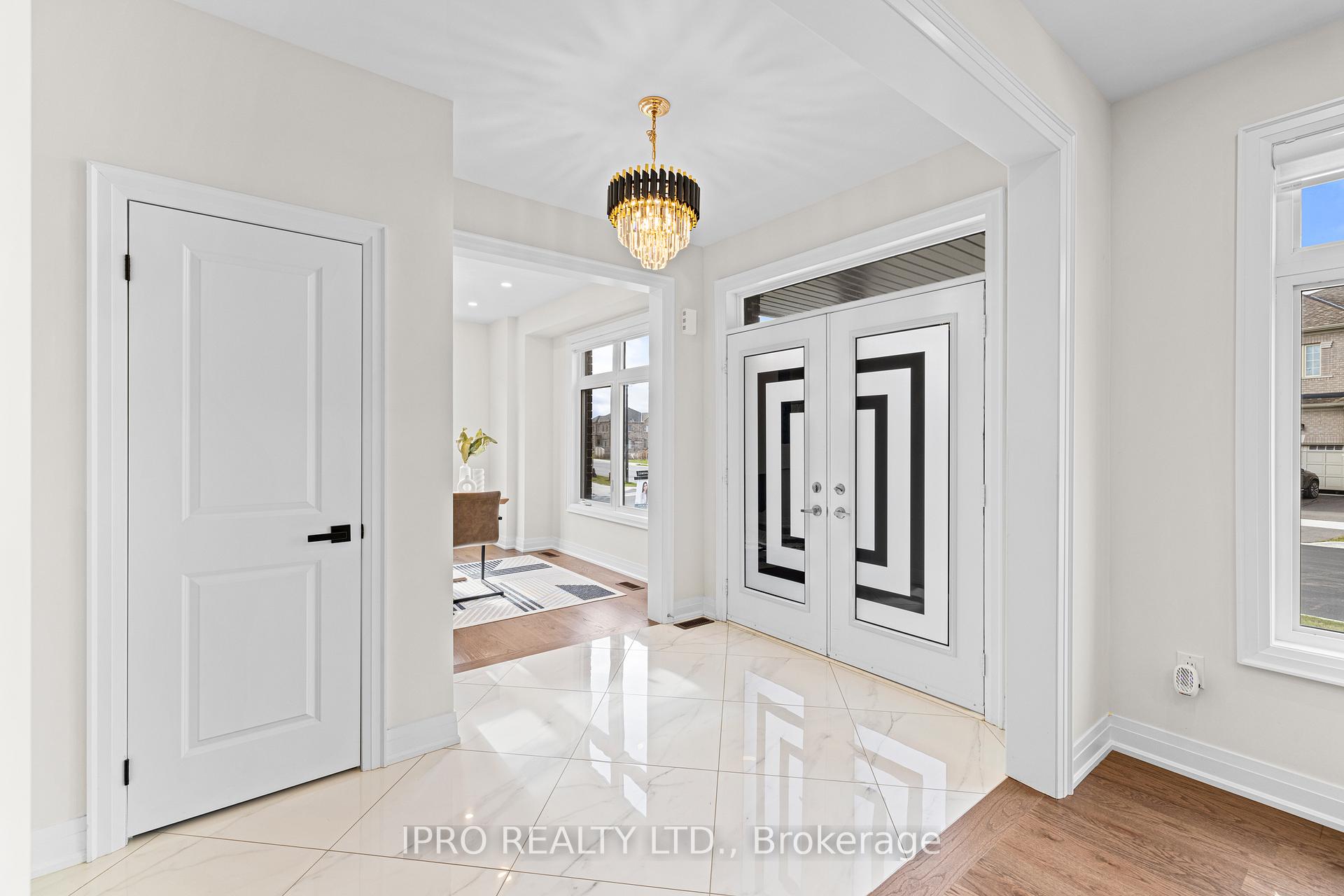 Photo 5 of 5 Cattail Crescent, Hamilton, Waterdown — HOMEH