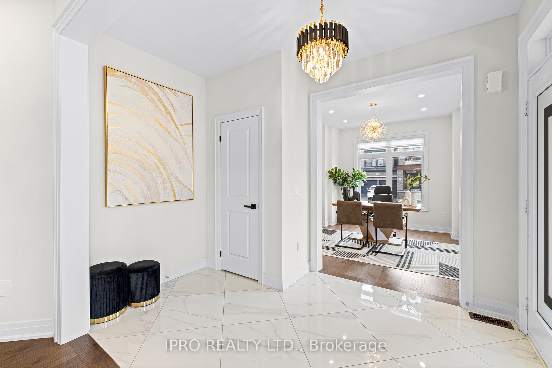 Photo 6 of 5 Cattail Crescent, Hamilton, Waterdown — HOMEH