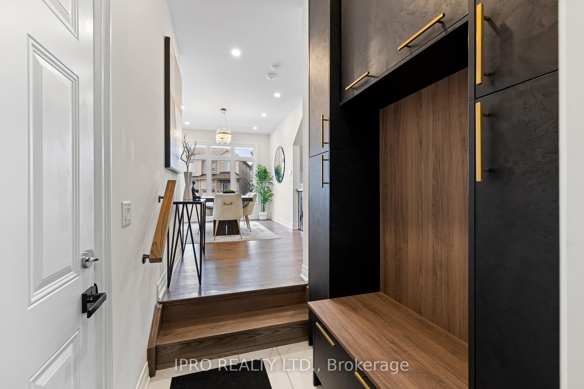 Photo 10 of 5 Cattail Crescent, Hamilton, Waterdown — HOMEH