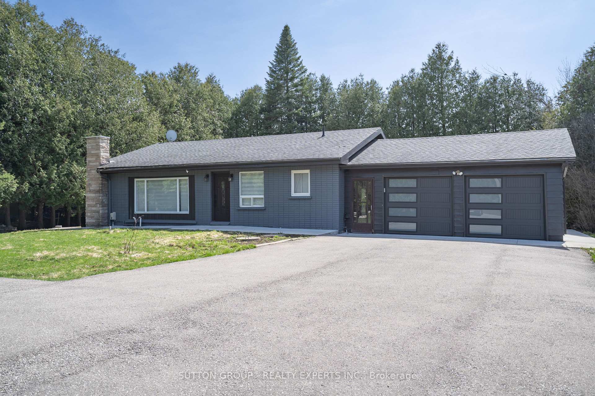 Front of 4934 Trafalgar Road N