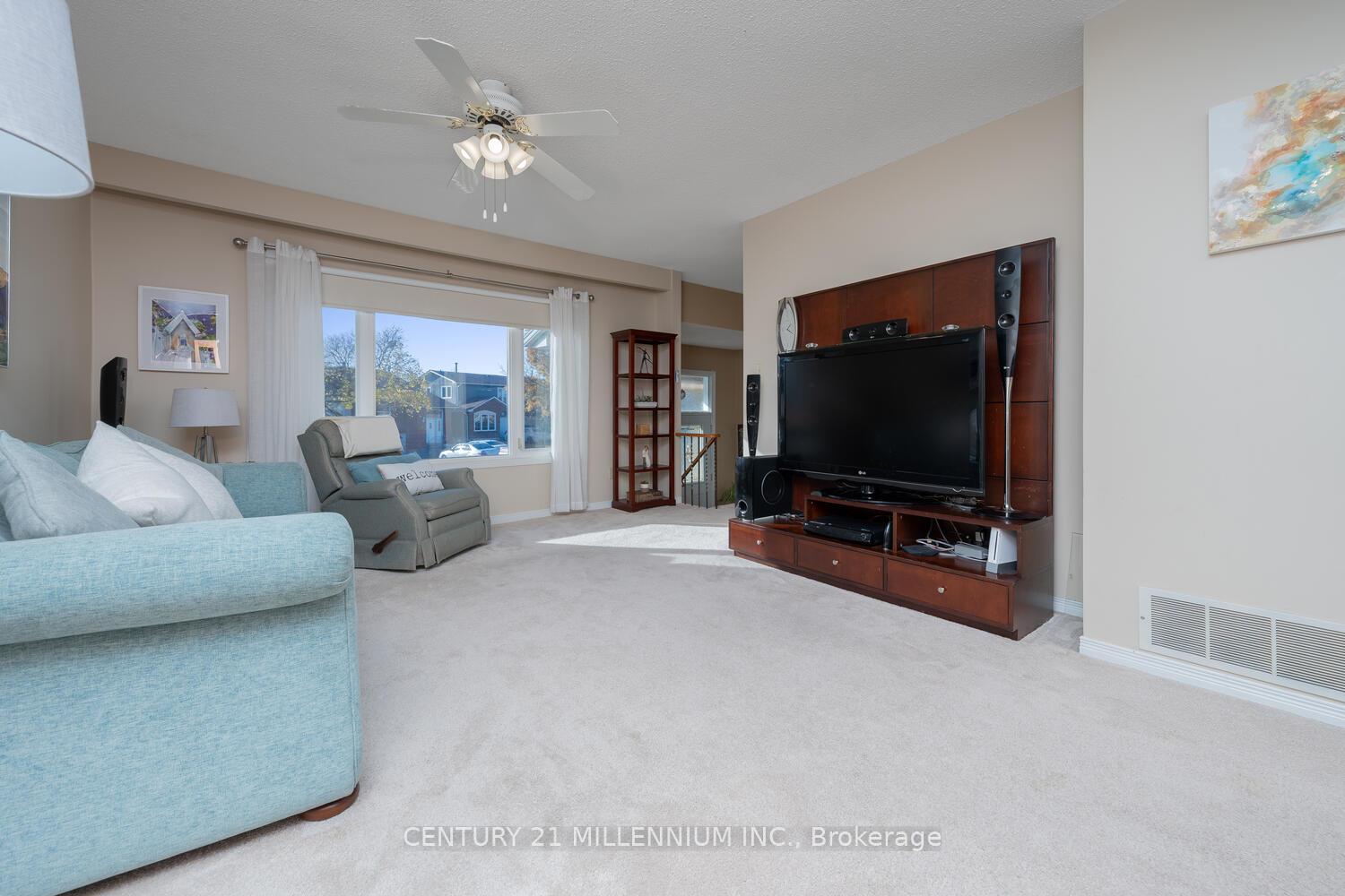 Photo 5 of 60 Camberley Crescent, Brampton, Brampton North — HOMEH