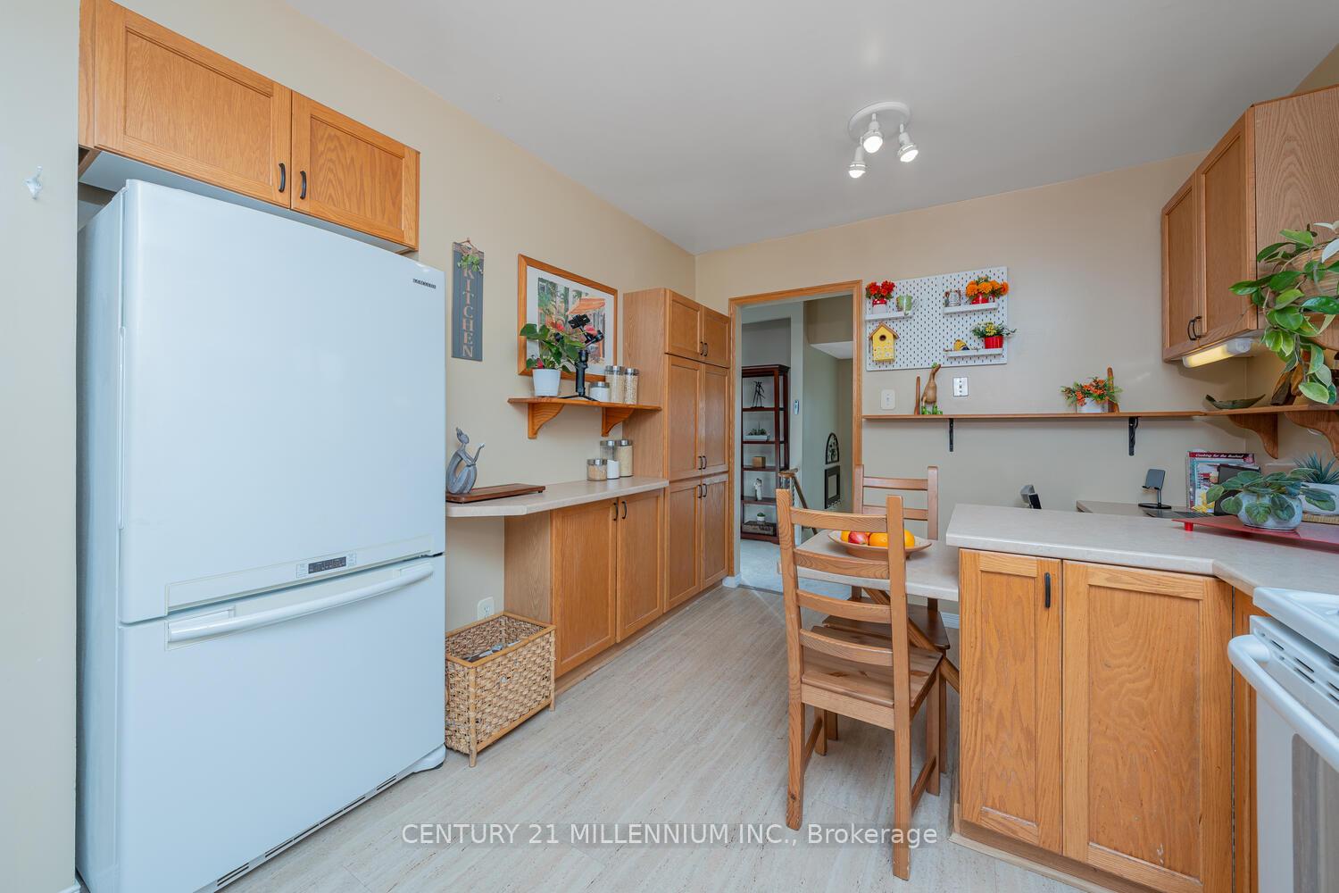 Photo 9 of 60 Camberley Crescent, Brampton, Brampton North — HOMEH