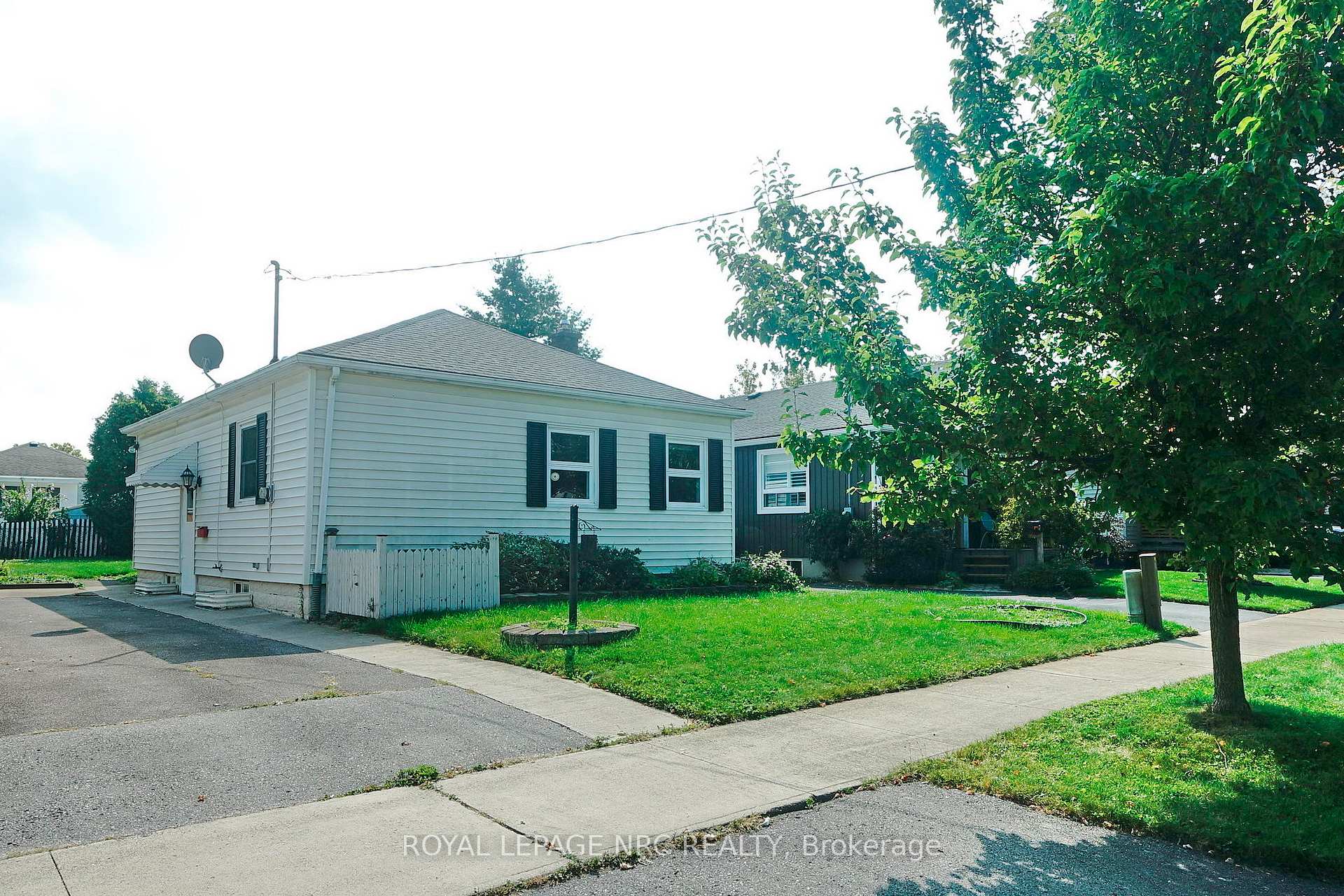 Photo 1 of 27 Barton Street, St. Catharines, Grapeview — HOMEH