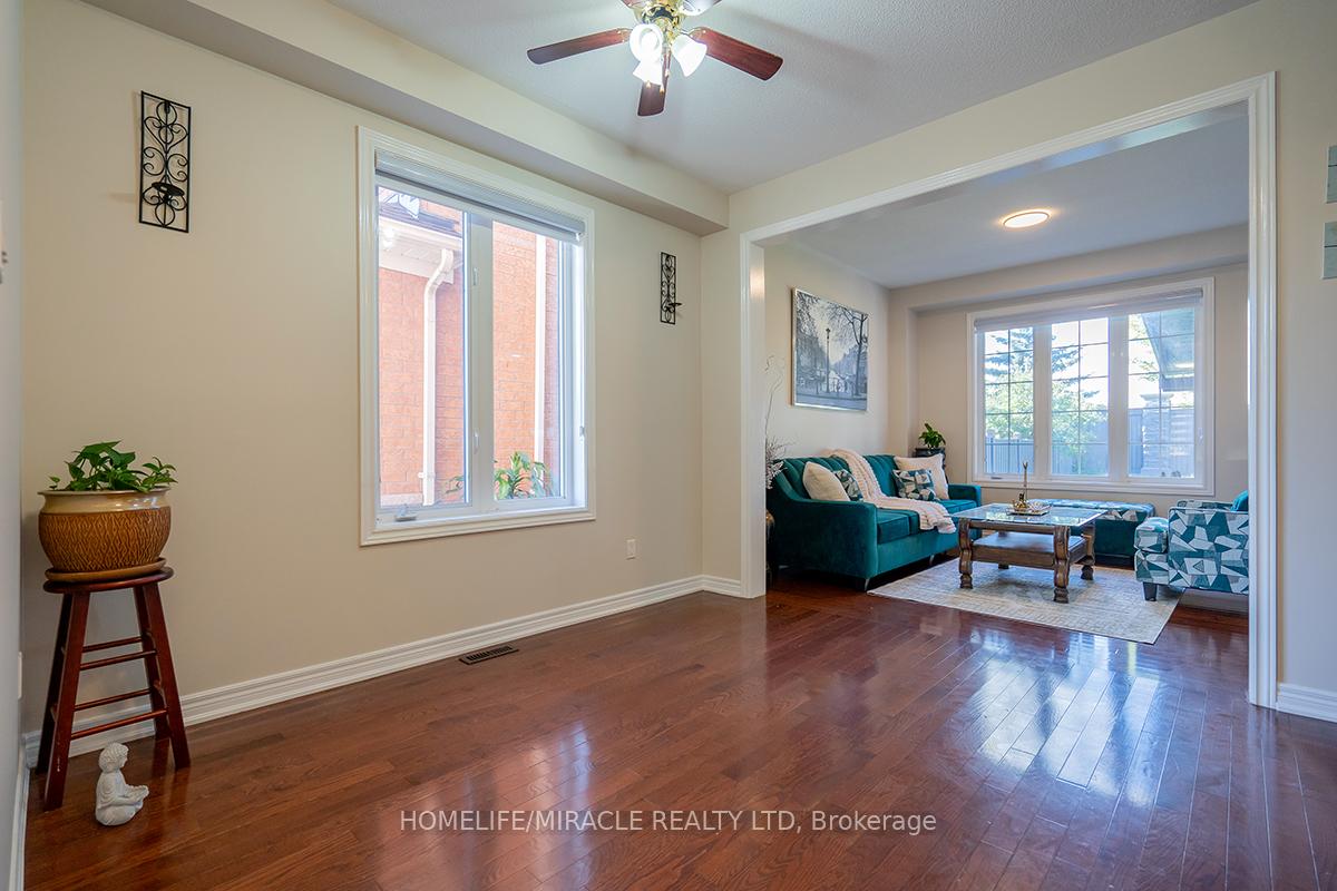 Photo 6 of 4 Princefield Place, Brampton, Sandringham-Wellington — HOMEH
