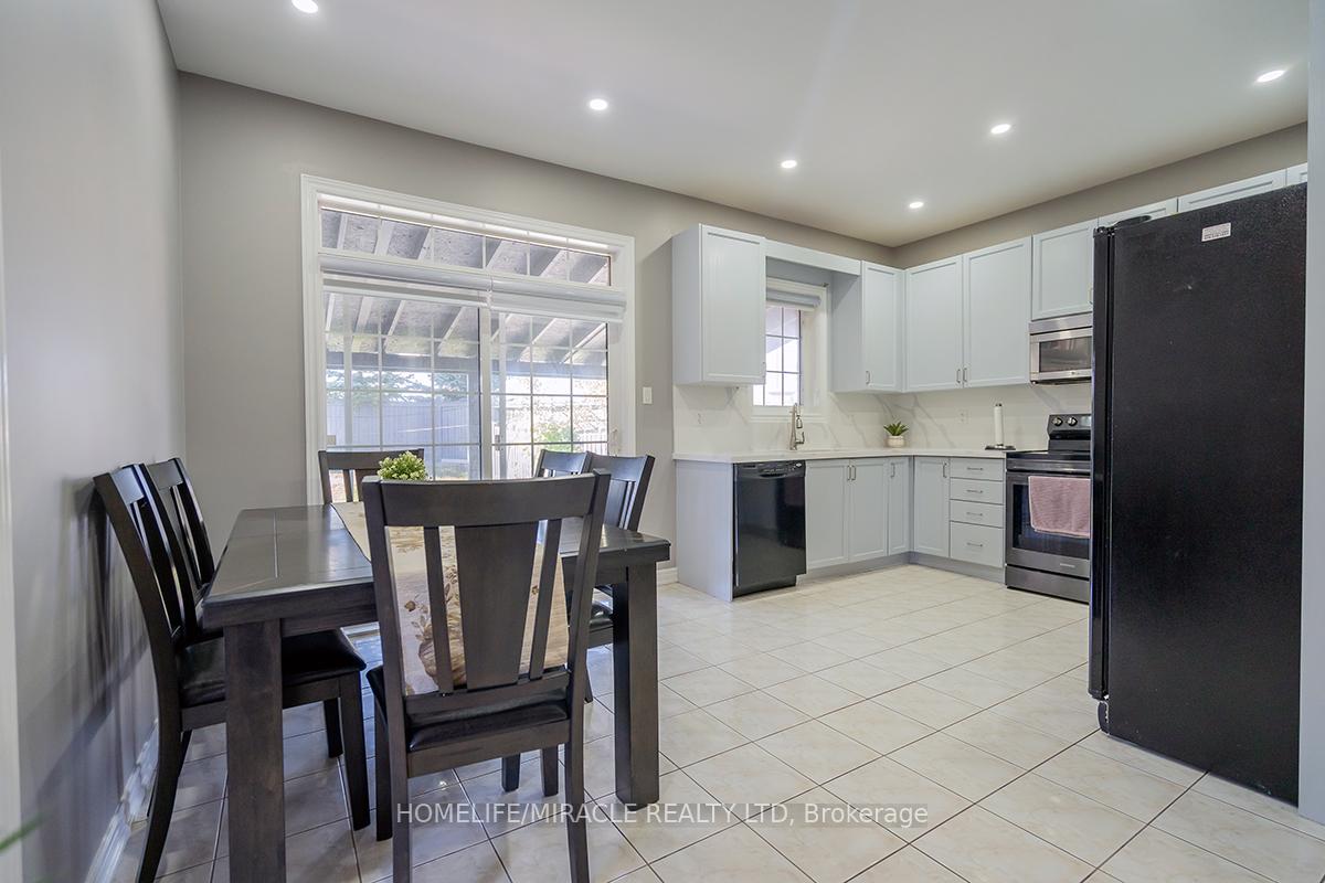 Photo 10 of 4 Princefield Place, Brampton, Sandringham-Wellington — HOMEH
