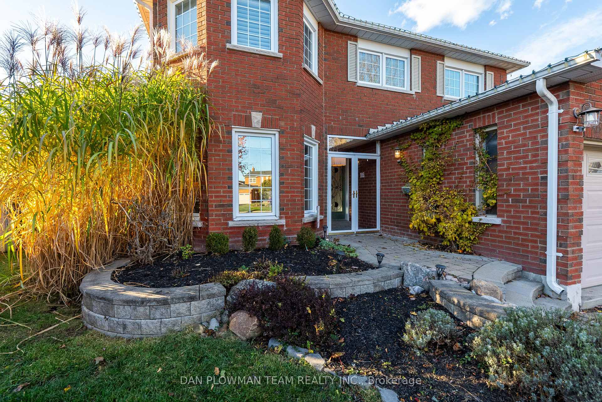 Photo 5 of 8 Aldcroft Crescent, Clarington, Bowmanville — HOMEH