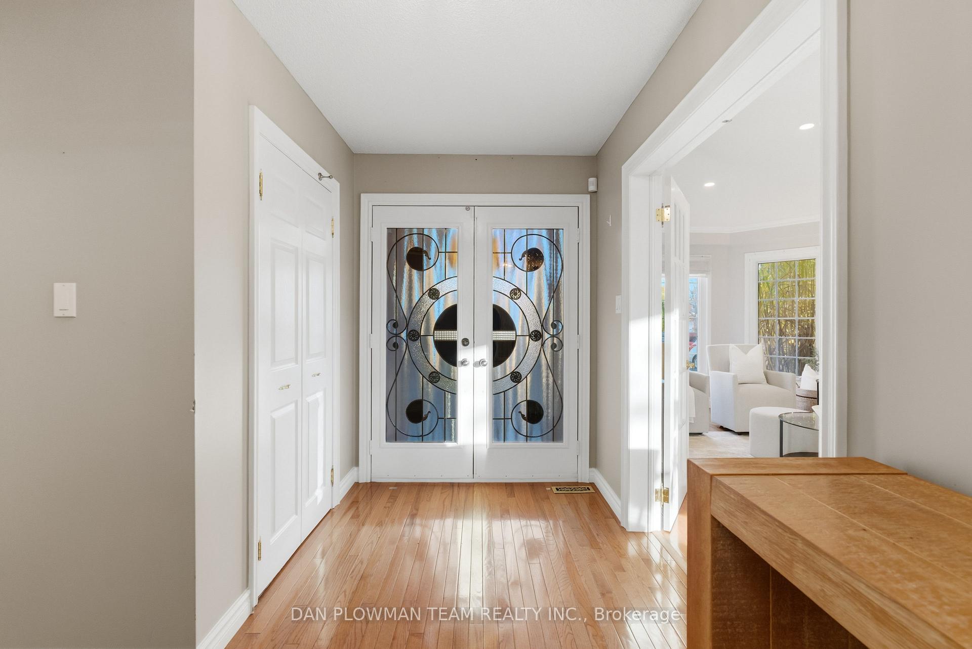 Photo 3 of 8 Aldcroft Crescent, Clarington, Bowmanville — HOMEH