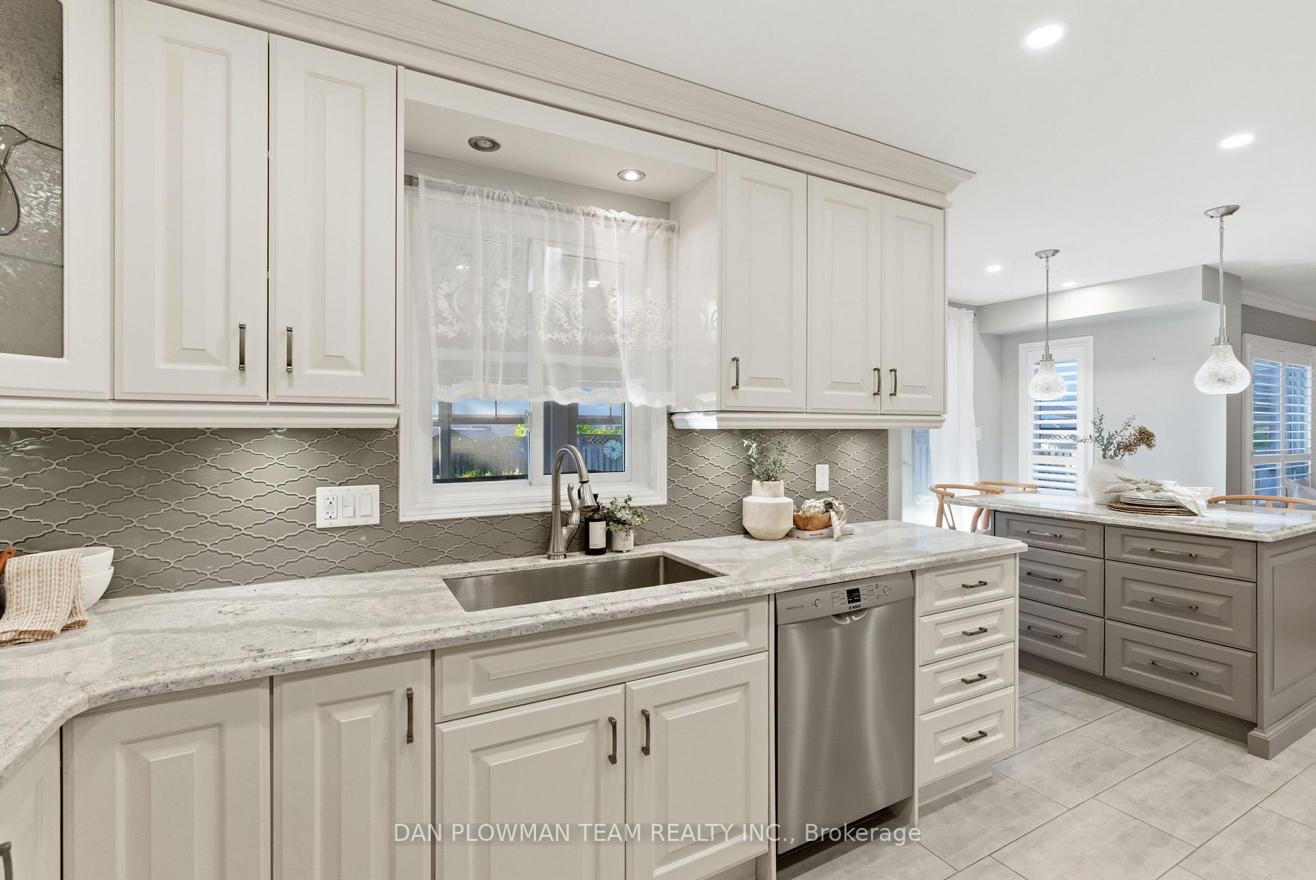 Photo 10 of 8 Aldcroft Crescent, Clarington, Bowmanville — HOMEH