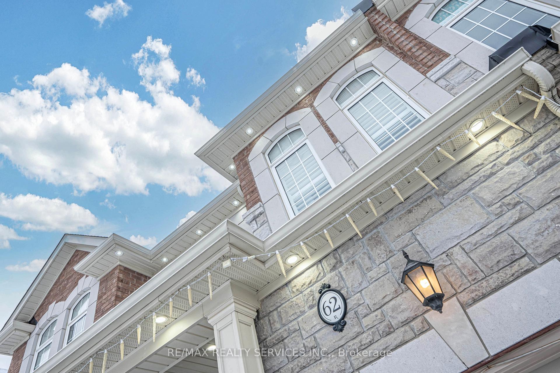 Photo 4 of 62 Hogan Manor Drive, Brampton, Northwest Brampton — HOMEH