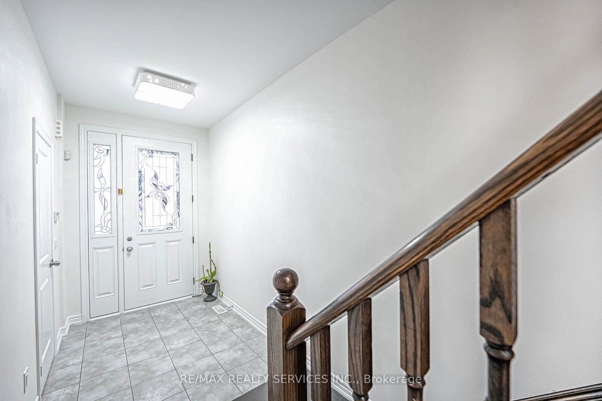 Photo 6 of 62 Hogan Manor Drive, Brampton, Northwest Brampton — HOMEH