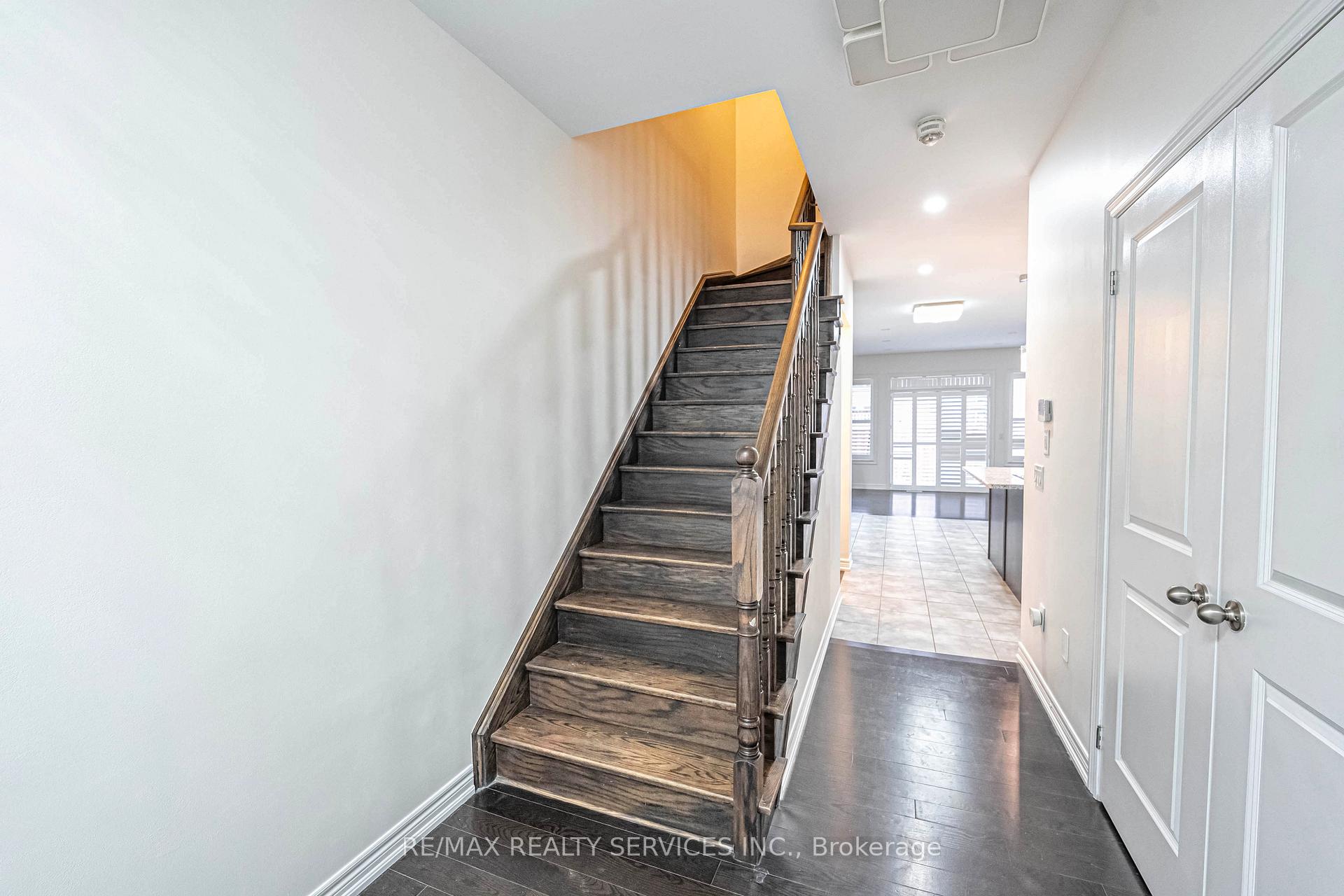 Photo 7 of 62 Hogan Manor Drive, Brampton, Northwest Brampton — HOMEH
