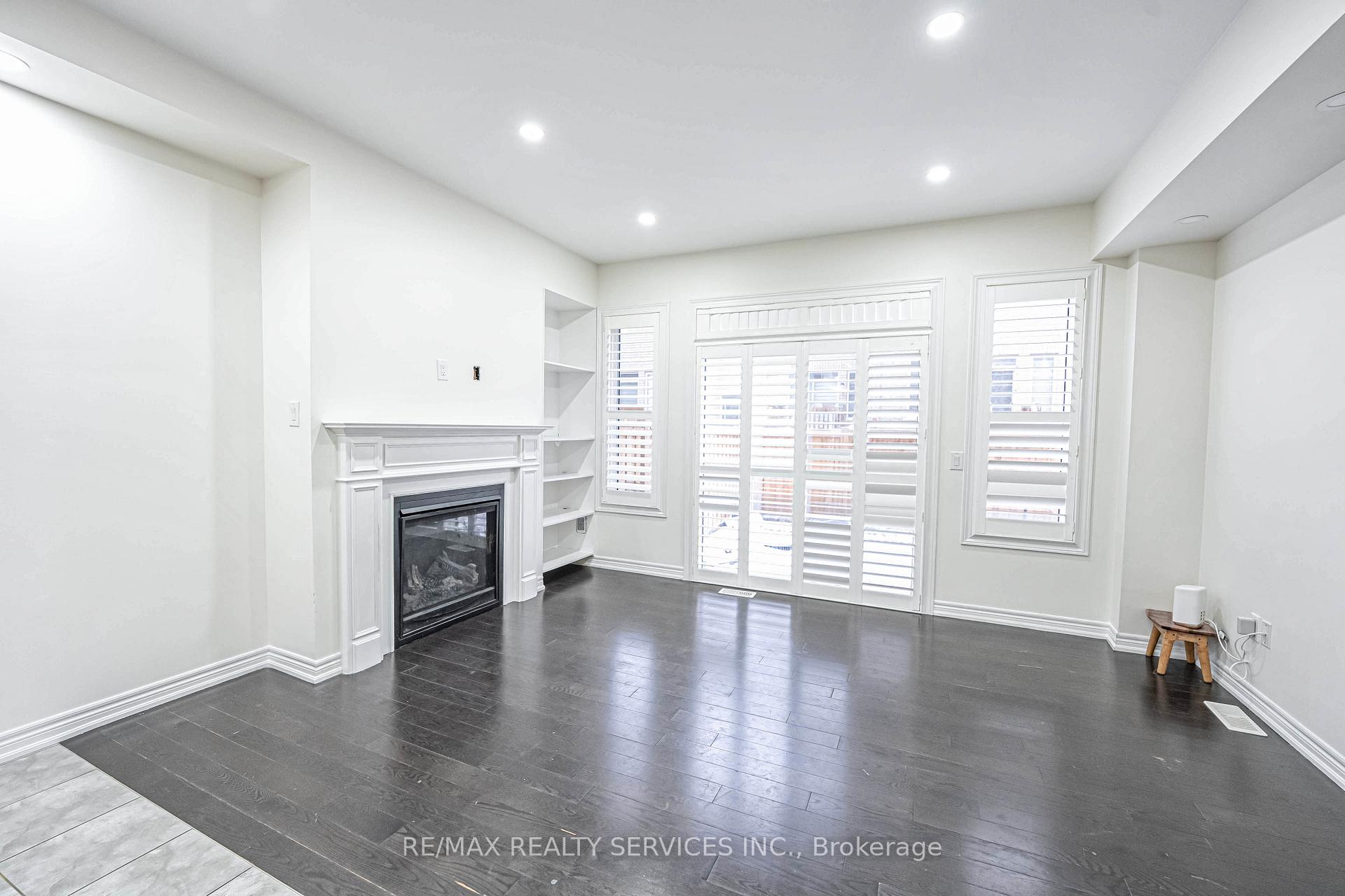 Photo 11 of 62 Hogan Manor Drive, Brampton, Northwest Brampton — HOMEH